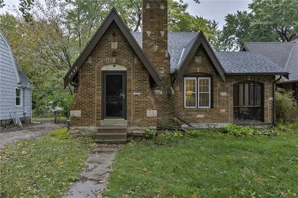 7639 Holmes RD, Kansas City, MO 64131