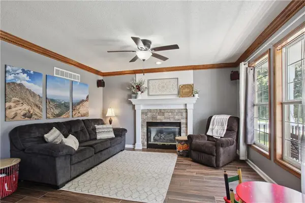11015 N Central ST, Kansas City, MO 64155