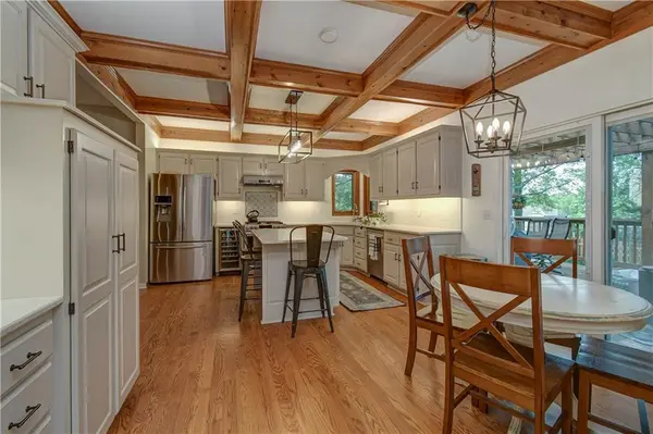808 NW Bent Tree DR, Lee's Summit, MO 64081