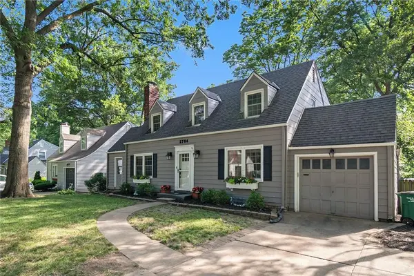 5704 Ash DR, Roeland Park, KS 66205