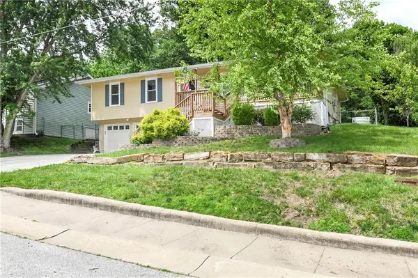 2100 S 19th TER, Leavenworth, KS 66048