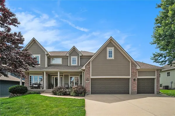 2725 SW Monarch DR, Lee's Summit, MO 64082