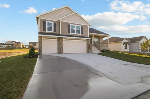 2364 NE Skopelos CT, Blue Springs, MO 64014