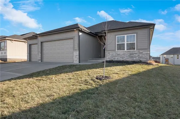 911 NW Crestwood DR, Grain Valley, MO 64029