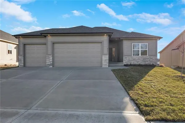911 NW Crestwood DR, Grain Valley, MO 64029