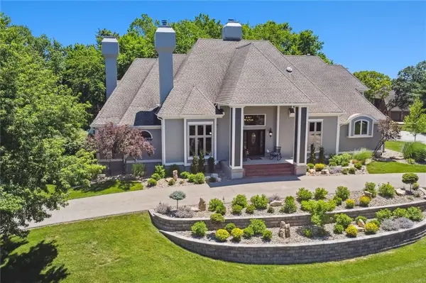1025 NE Moss Point RD, Lee's Summit, MO 64064