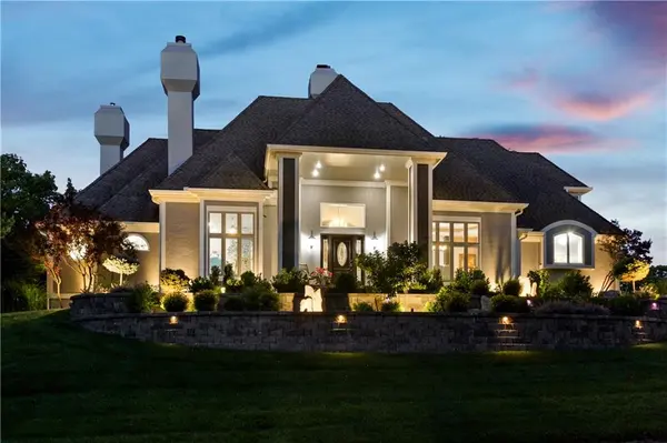 1025 NE Moss Point RD, Lee's Summit, MO 64064