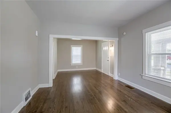 1104 S Woodland AVE Independence, MO 64050