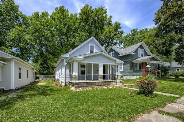 1104 S Woodland AVE, Independence, MO 64050