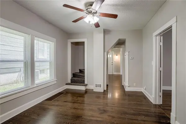 1104 S Woodland AVE Independence, MO 64050