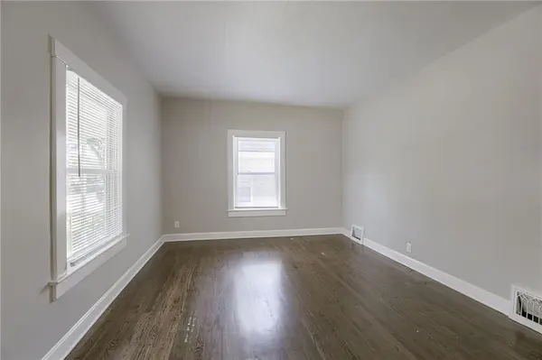 1104 S Woodland AVE, Independence, MO 64050