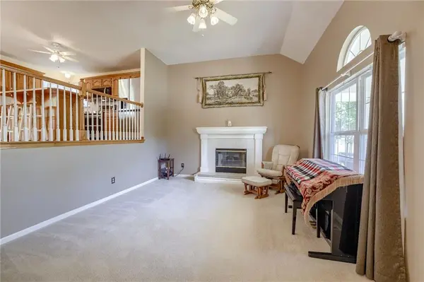 3616 Anchor CT, Blue Springs, MO 64015