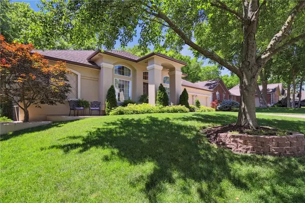 2122 SW Park AVE, Blue Springs, MO 64015