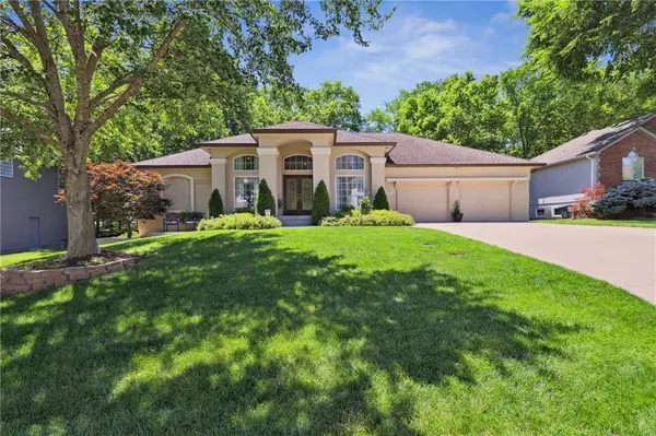 2122 SW Park AVE, Blue Springs, MO 64015