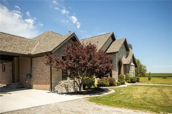 11861 Barb RD, Corder, MO 64021