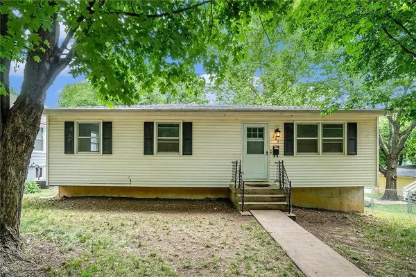205 E Kaskaskia ST, Paola, KS 66071