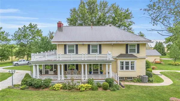 2962 NW Prairie View RD, Gower, MO 64454