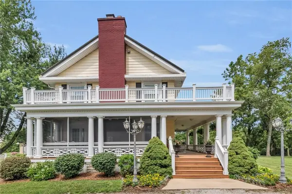 2962 NW Prairie View RD, Gower, MO 64454