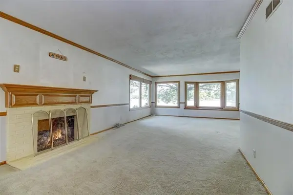 63 Anchor DR, Lake Tapawingo, MO 64015