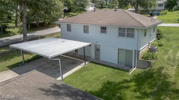 218 Woods AVE, Excelsior Springs, MO 64024