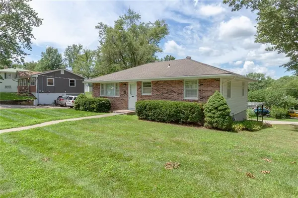 218 Woods AVE, Excelsior Springs, MO 64024