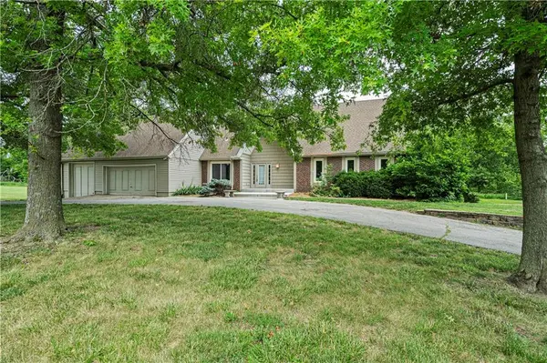20195 S Countryview DR, Spring Hill, KS 66083