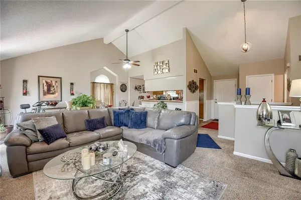 7001 N Askew AVE, Gladstone, MO 64119