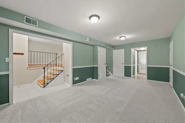 9009 Grandview DR Overland Park, KS 66212