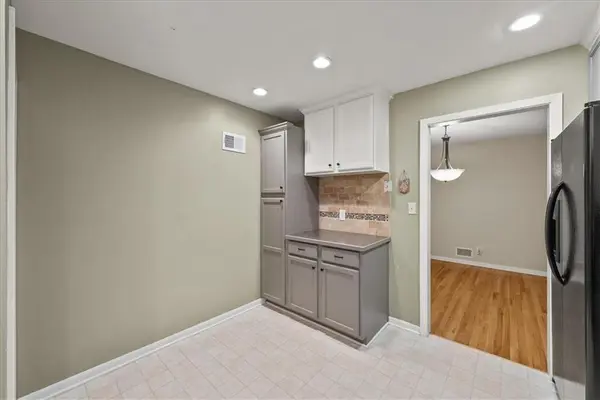 9009 Grandview DR Overland Park, KS 66212