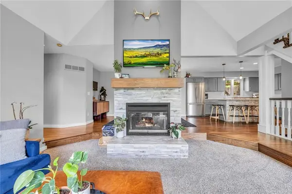 8233 NW Weatherby DR, Weatherby Lake, MO 64152