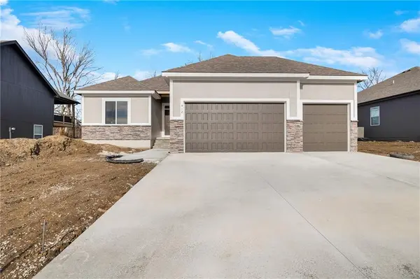 912 NW Crestwood DR, Grain Valley, MO 64029