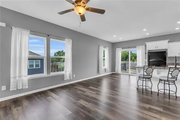 132 N Mcgee ST, Tonganoxie, KS 66086