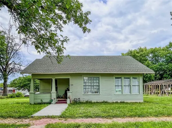 626 E 3rd ST, Cherryvale, KS 67335