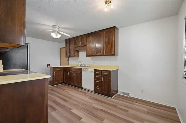 6710 W 82nd ST, Overland Park, KS 66204