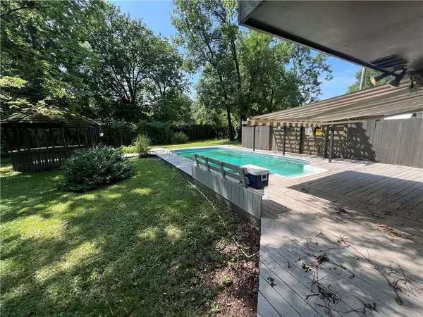 1916 Lake TER, Independence, MO 64055