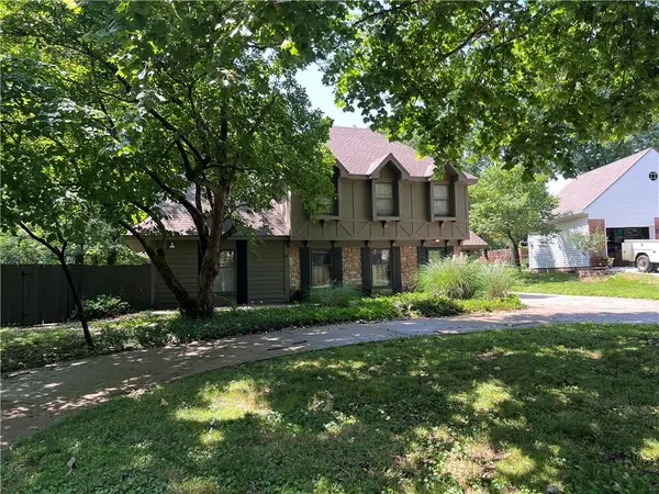 1916 Lake TER, Independence, MO 64055