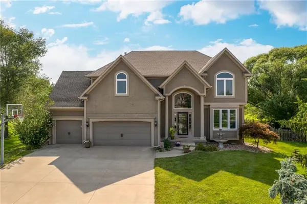 300 NE Parks Edge PL, Lee's Summit, MO 64064
