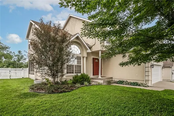 2000 NE Sparta DR, Blue Springs, MO 64029