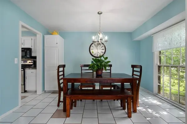 9020 CARTER CIR, Overland Park, KS 66212
