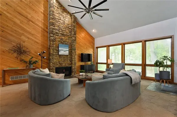 12448 W 110th TER, Overland Park, KS 66210