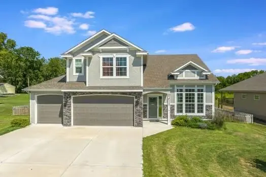 1925 N 153rd TER,  Basehor,  KS 66007