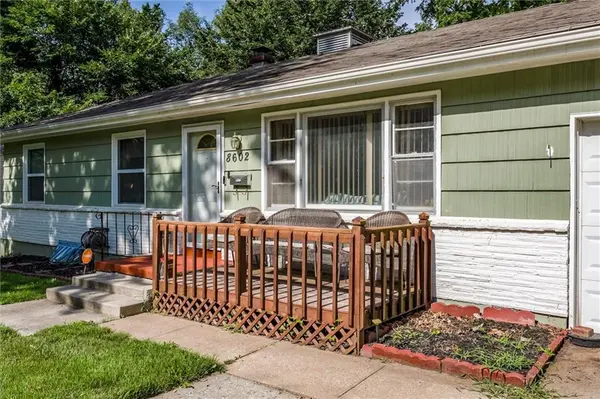 8602 Winchester AVE, Kansas City, MO 64138