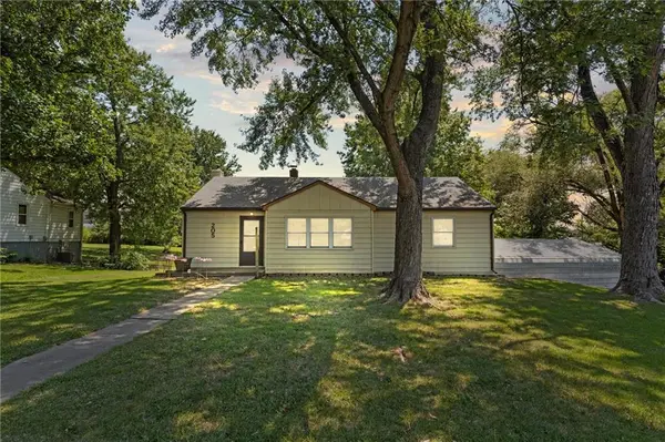 205 NE 73rd ST, Gladstone, MO 64118