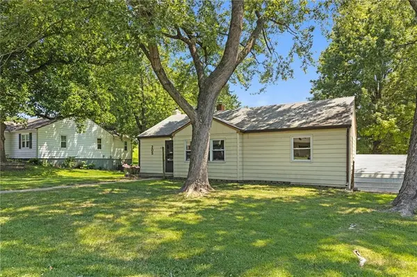 205 NE 73rd ST, Gladstone, MO 64118