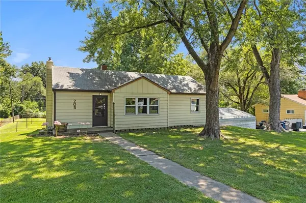 205 NE 73rd ST, Gladstone, MO 64118