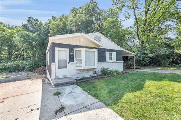 5733 Jackson AVE, Kansas City, MO 64130