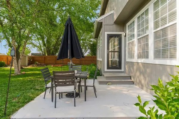1225 Starbrooke DR, Louisburg, KS 66053