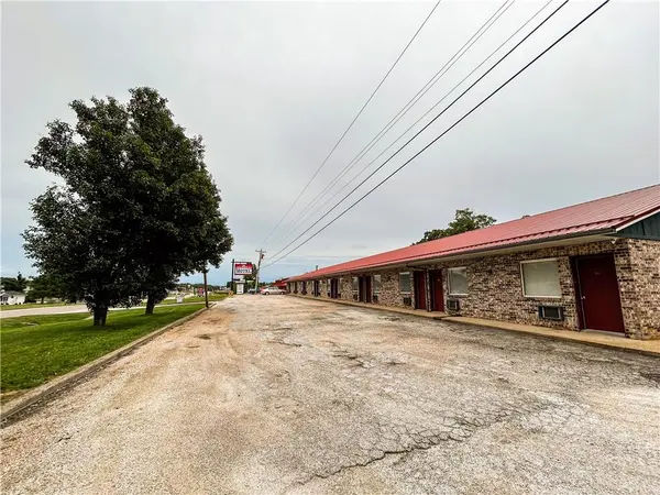 245 S Main ST, Laurie, MO 65037