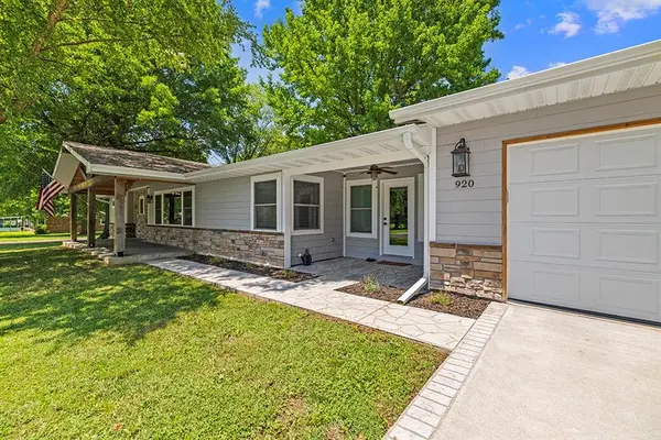 920 Rosewood ST, Monett, MO 65708