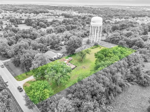 7514 NW Hampton RD, Parkville, MO 64152